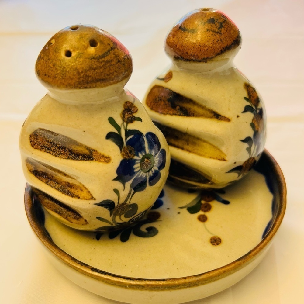 Vintage Tonala Mexican Sandstone Pottery Art Salt & Pepper Shakers & Small Plate